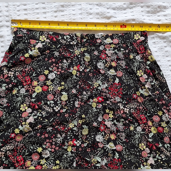 Reitmans skirt flowers size 4 - Picture 2 of 6